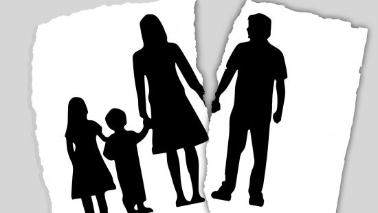 family-3090056_1920
